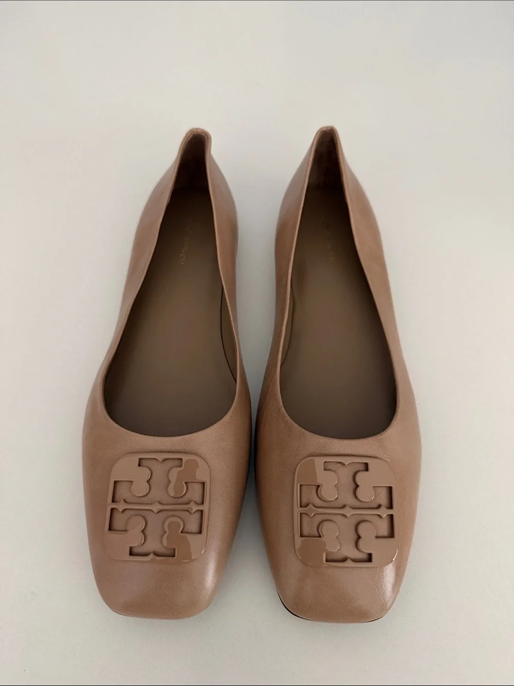 Tory Burch Women’s Tan Logo Leather Flats Never Worn